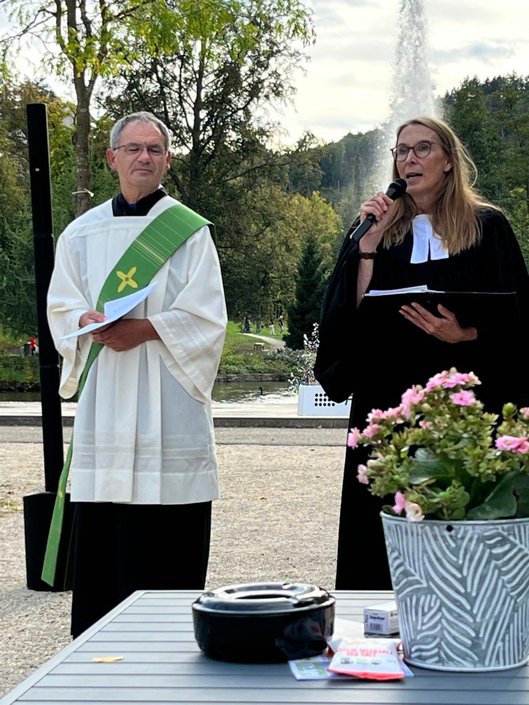 Katholischer Diakon Kristof Windolf und Heike Beck, Pfarrerin für Ökumene und gesellschaftliche Verantwortung des Dekanates Rheingau-Taunus Kristof Windolf und Heike Beck